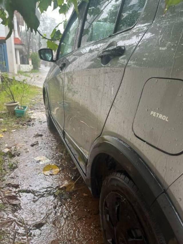 https://images10.gaadi.com/usedcar_image/4595867/original/processed_14a11d7a-a1ee-49f0-b79e-5413172e6019.jpg?imwidth=6402