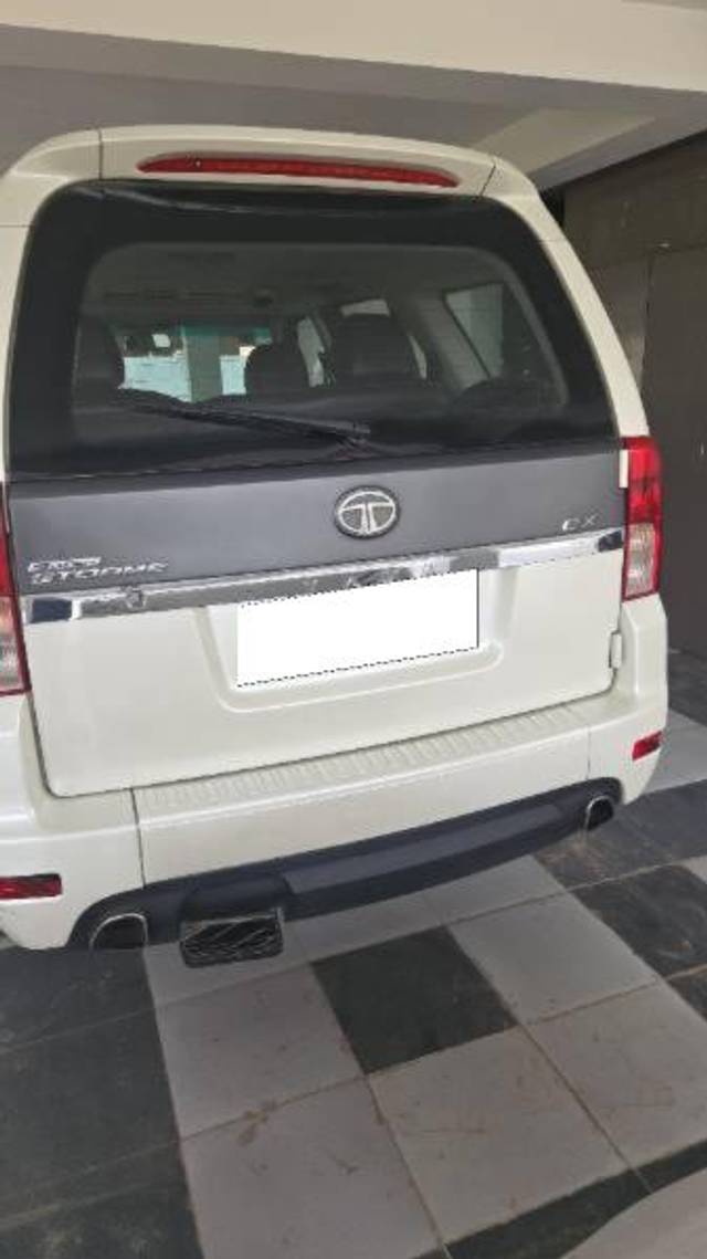 https://images10.gaadi.com/usedcar_image/4595930/original/processed_45563350-7d36-4988-8755-852cd17c64cb.jpeg?imwidth=6401
