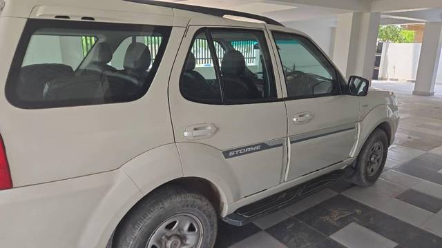 https://images10.gaadi.com/usedcar_image/4595930/original/processed_63522c29-b39c-4275-8414-5cba52cf1d15.jpeg?imwidth=6402
