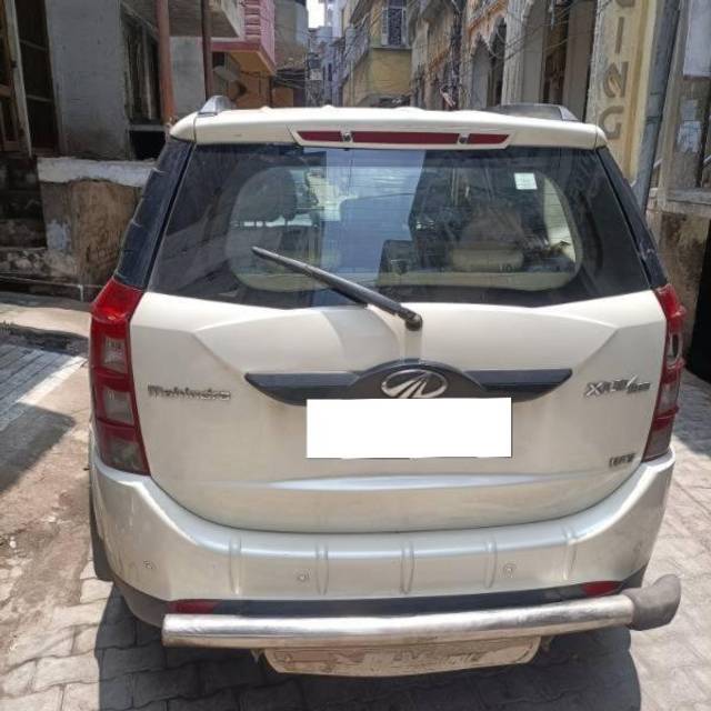 https://images10.gaadi.com/usedcar_image/4595938/original/processed_73a11e32-9f8f-41af-b9e2-5d4201cfd8c1.jpg?imwidth=6402
