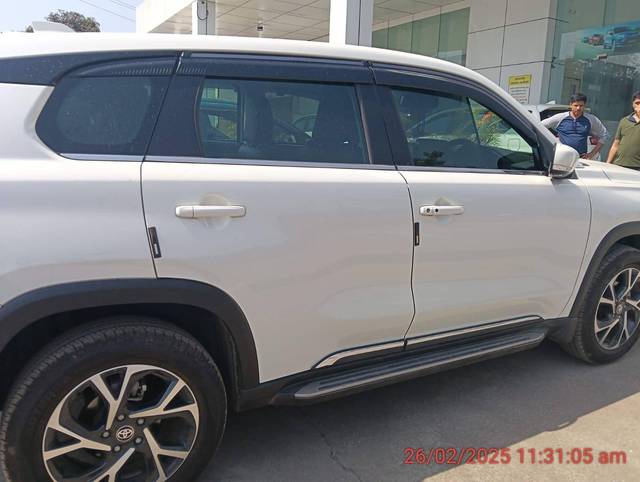 https://images10.gaadi.com/usedcar_image/4595949/original/processed_9ce17ce0-5cb3-42ea-8972-7d9c66b0bd02.jpeg?imwidth=6402