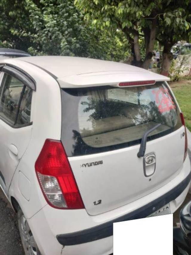 https://images10.gaadi.com/usedcar_image/4595969/original/processed_208f3b5d-3df8-4547-879e-a3f05ad32199.jpg?imwidth=6401
