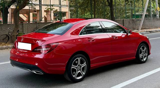 https://images10.gaadi.com/usedcar_image/4595990/original/processed_39fe64025d4856eb5408b6db0924f85e.jpeg?imwidth=6402