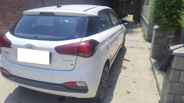 https://images10.gaadi.com/usedcar_image/4596000/original/processed_09eb6e9f-a17c-4d56-99eb-8e9e9eac958f.jpeg?imwidth=6400
