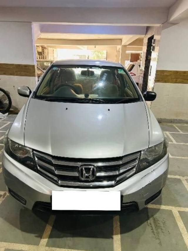 https://images10.gaadi.com/usedcar_image/4596002/original/processed_19c3ec92-b955-467b-93c9-d9ebda3d2ed0.jpeg?imwidth=6400
