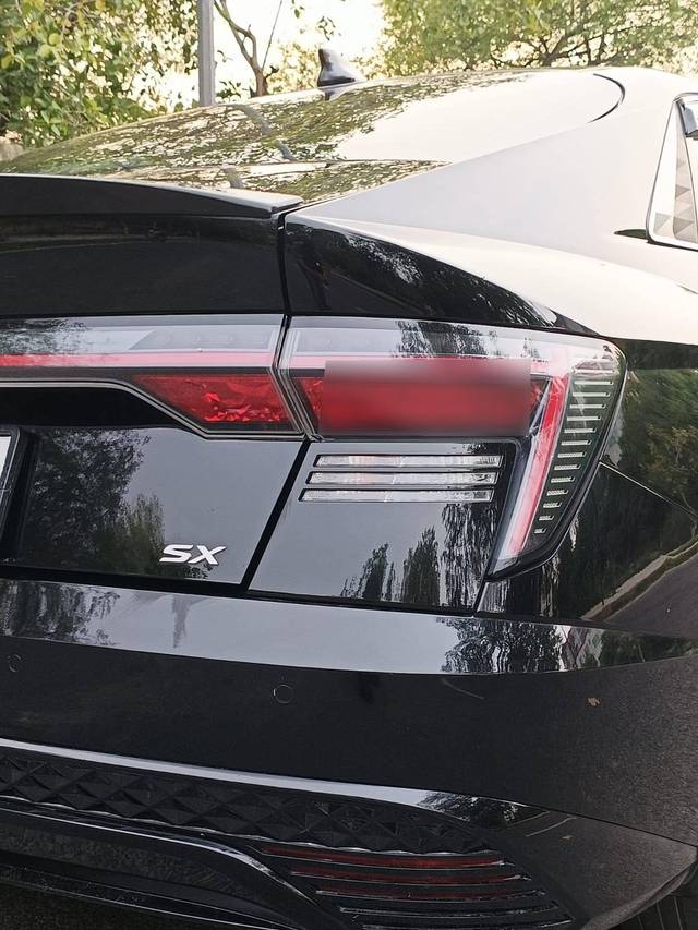 https://images10.gaadi.com/usedcar_image/4596004/original/processed_8374f64fb0e2c2e6355e8134773a1359.jpg?imwidth=6401