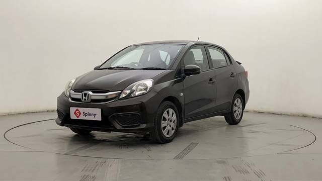 https://images10.gaadi.com/usedcar_image/4596015/original/d37064bbd4928d7677ecd202d0bdd05c.JPG?imwidth=6400