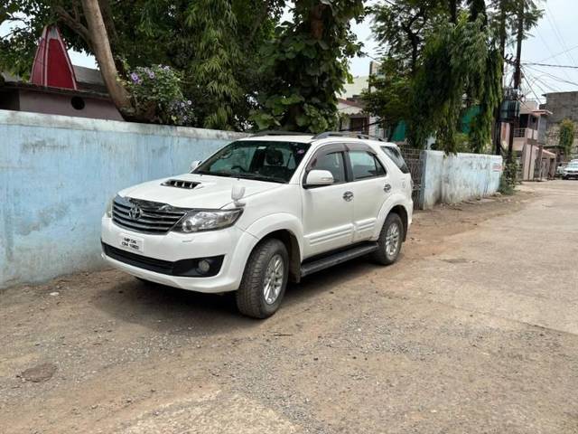 https://images10.gaadi.com/usedcar_image/4596065/original/processed_ae930fac-bde5-4557-b0da-3c07cfeb612a.jpg?imwidth=6402