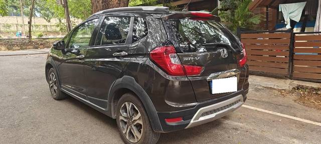 https://images10.gaadi.com/usedcar_image/4596073/original/processed_67bb0033-cc5a-4ab8-a634-5d26adaf60ac.jpeg?imwidth=6402