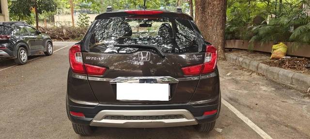 https://images10.gaadi.com/usedcar_image/4596073/original/processed_7f8b9b6a-686a-4d3b-8115-973111e53534.jpeg?imwidth=6401