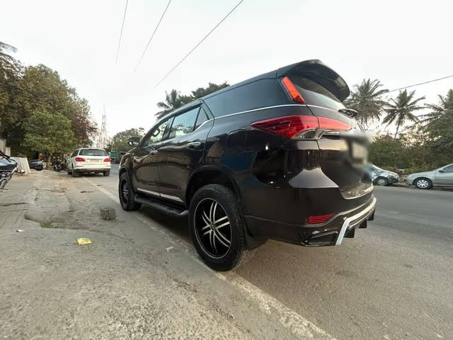 https://images10.gaadi.com/usedcar_image/4596075/original/e4b98597-3eaa-4fe5-96a8-57280e8d59cf.png?imwidth=6402