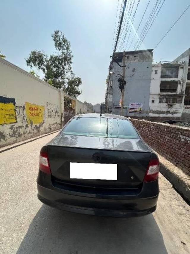 https://images10.gaadi.com/usedcar_image/4596076/original/processed_8b221519-c8b9-4cde-bb49-52d0c16405bd.jpeg?imwidth=6401