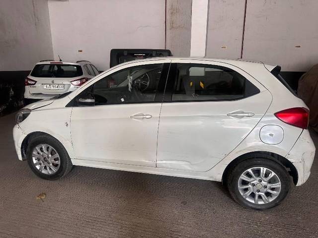https://images10.gaadi.com/usedcar_image/4596105/original/processed_d4b89ec7-7cd2-42f7-aaac-73932c3a0bd2.jpeg?imwidth=6401