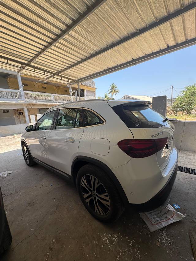 https://images10.gaadi.com/usedcar_image/4596128/original/processed_e148fb06-953b-4a1e-88c6-1554f3dbe213.jpg?imwidth=6401