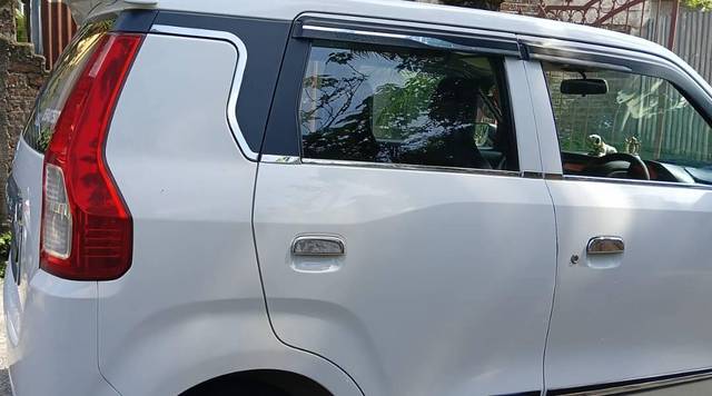 https://images10.gaadi.com/usedcar_image/4596281/original/processed_b9eba2b5-ee52-49ff-8b0d-56f675ad092f.jpg?imwidth=6402