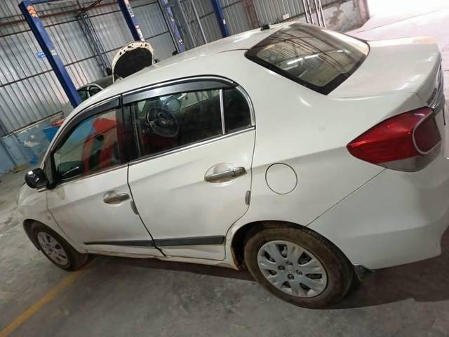 https://images10.gaadi.com/usedcar_image/4596295/original/processed_3ac8e80f-0db5-4f03-9d9d-b174df43100b.jpg?imwidth=6402