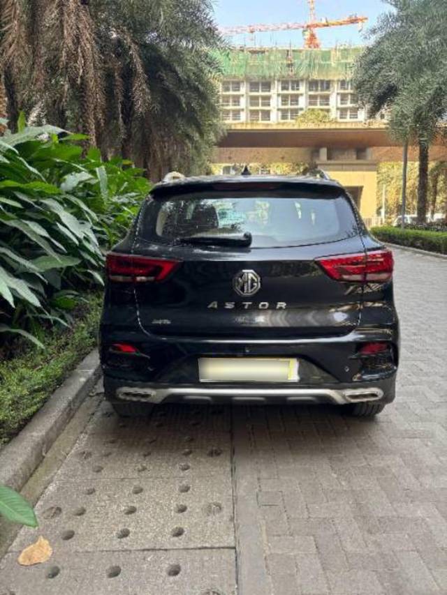 https://images10.gaadi.com/usedcar_image/4596335/original/processed_5a6fc04d-2cb9-4022-b299-ea6496067785.jpg?imwidth=6401