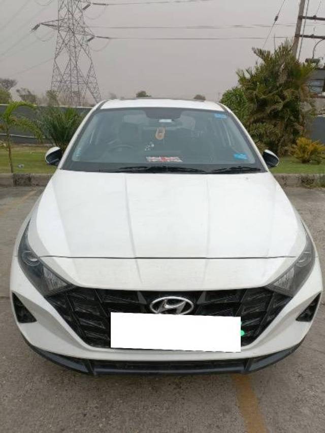 https://images10.gaadi.com/usedcar_image/4596343/original/processed_d2f17c48-813d-4a9f-9375-f6871188aed7.jpeg?imwidth=6402