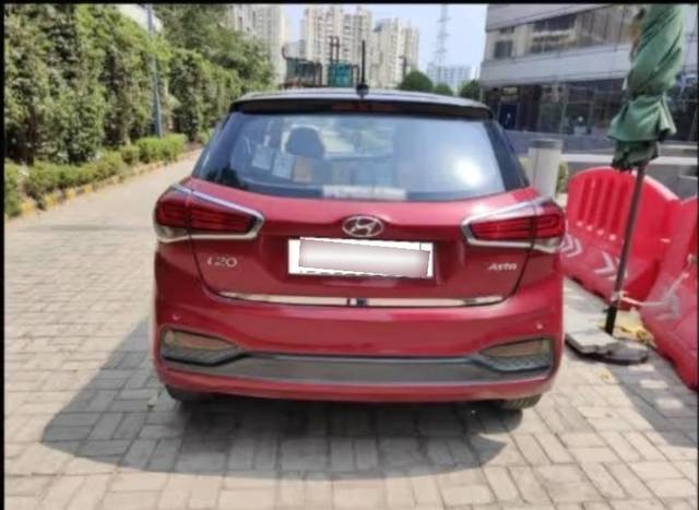 https://images10.gaadi.com/usedcar_image/4596372/original/processed_aaf21f8f-6a35-44ff-8879-57192c6daf96.jpg?imwidth=6401
