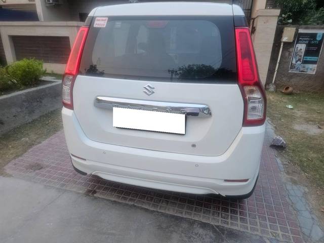 https://images10.gaadi.com/usedcar_image/4596390/original/processed_6270fc58-2e91-4c69-aa3b-ffacd701634f.jpg?imwidth=6401