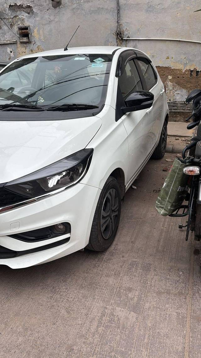https://images10.gaadi.com/usedcar_image/4596401/original/processed_b5277e08-2f7e-41cf-8903-e3d77e357186.jpg?imwidth=6402