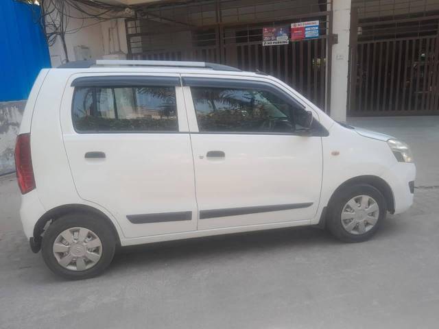 https://images10.gaadi.com/usedcar_image/4596407/original/processed_cdfa986047134aa448ba37d2f72750fe.jpg?imwidth=6401