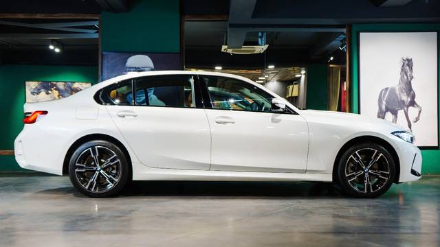 https://images10.gaadi.com/usedcar_image/4596432/original/a507da8dd06ba5ef2c2430e971fd7af6.jpg?imwidth=6401