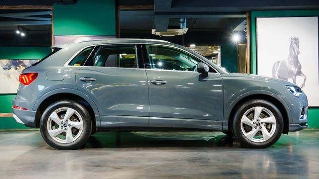 https://images10.gaadi.com/usedcar_image/4596442/original/3cd2949b5da63e1fc3ab7a9e5b094b52.jpg?imwidth=6401