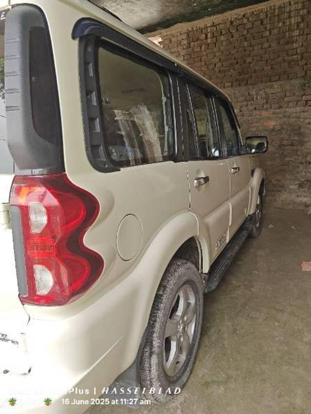 https://images10.gaadi.com/usedcar_image/4596449/original/processed_552285c5-ab24-48b3-93ff-18ceb21ca9b1.jpg?imwidth=6401