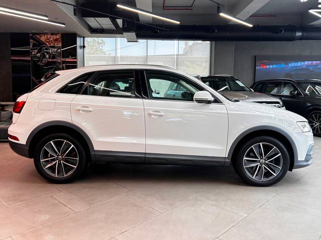 https://images10.gaadi.com/usedcar_image/4596453/original/d985776070a0e48c467327ab13fc7481.JPG?imwidth=6401