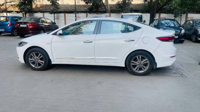 https://images10.gaadi.com/usedcar_image/4596460/original/processed_593ec328-bc12-4619-8125-f55a3bbeb431.jpg?imwidth=6402