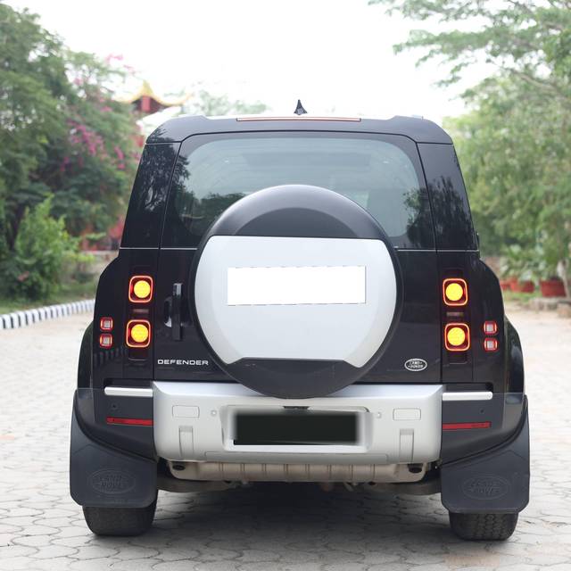 https://images10.gaadi.com/usedcar_image/4596461/original/processed_269abcf8-d012-41f5-ae50-f798686d3a1e.jpg?imwidth=6402