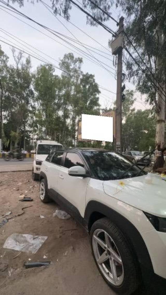 https://images10.gaadi.com/usedcar_image/4596473/original/processed_62b34566-06c1-4601-b258-1da16f3586bd.jpeg?imwidth=6402