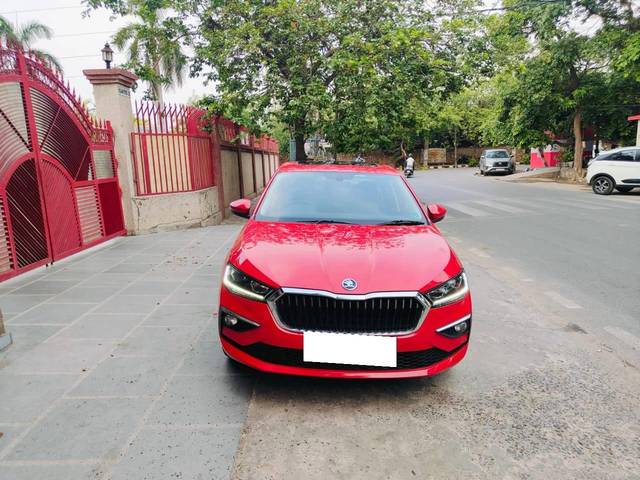 https://images10.gaadi.com/usedcar_image/4596476/original/processed_b139ea61968726b2ad81ffd7a5559d6f.jpg?imwidth=6400