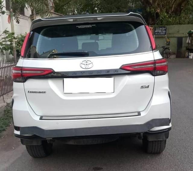 https://images10.gaadi.com/usedcar_image/4596526/original/processed_38bcb253baf6535a659fbdfac08bbd87.jpg?imwidth=6402