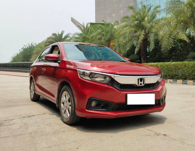 https://images10.gaadi.com/usedcar_image/4596537/original/processed_374d99c1f68c7ed9b161c8b1d12de5f7.jpg?imwidth=6402
