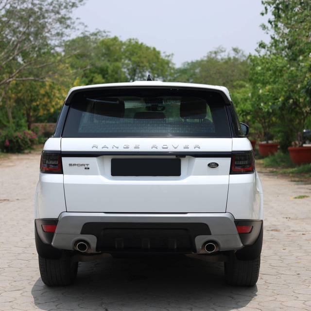 https://images10.gaadi.com/usedcar_image/4596561/original/processed_d7ef000e-bc00-44db-b5c8-e6d8d0e5f3c8.jpg?imwidth=6402