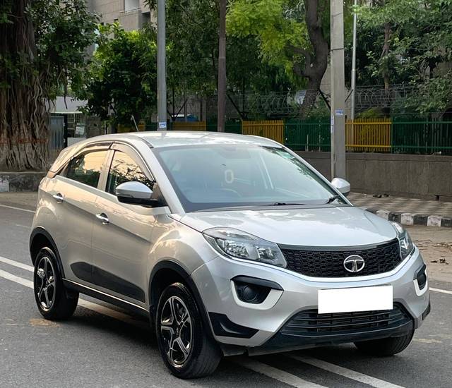 https://images10.gaadi.com/usedcar_image/4596568/original/processed_a4d286f8-1c3f-4ebc-b437-bd3b107ec05a.jpg?imwidth=6400