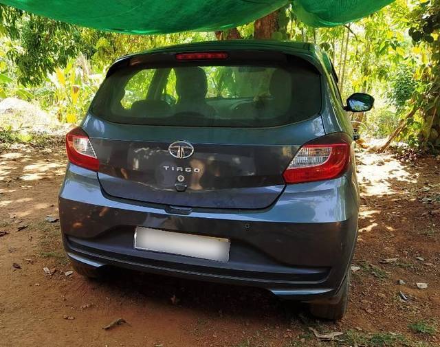 https://images10.gaadi.com/usedcar_image/4596570/original/processed_7f4b3f1f-e855-42e9-8166-5276a1f0eec3.jpg?imwidth=6401