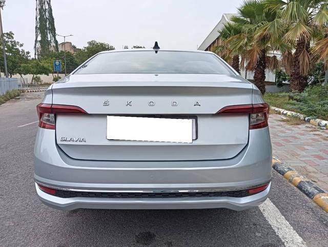 https://images10.gaadi.com/usedcar_image/4596628/original/processed_0ee85b5dc65d90b6a77782ae24b1a952.jpg?imwidth=6402