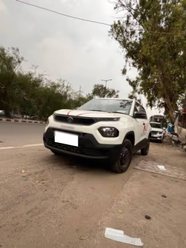 https://images10.gaadi.com/usedcar_image/4596630/original/8b9f4e80-a272-4388-828a-97a0e1f8cf09.png?imwidth=6400