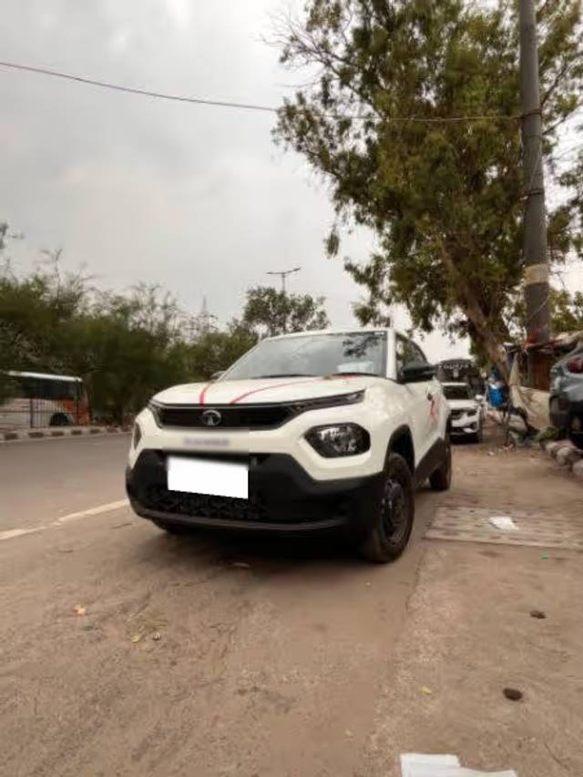 https://images10.gaadi.com/usedcar_image/4596630/original/af286e07-d90e-40c0-af4f-9b8a7f566e9f.png?imwidth=6402