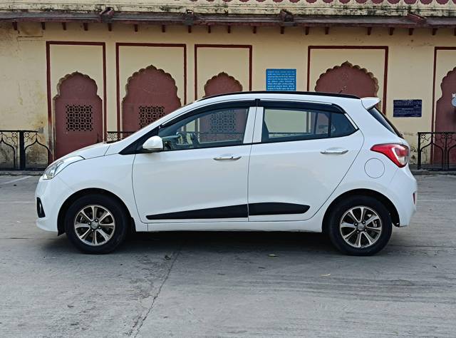 https://images10.gaadi.com/usedcar_image/4596632/original/processed_bd3539cf668cbbed2e523cffc76ede48.jpg?imwidth=6402