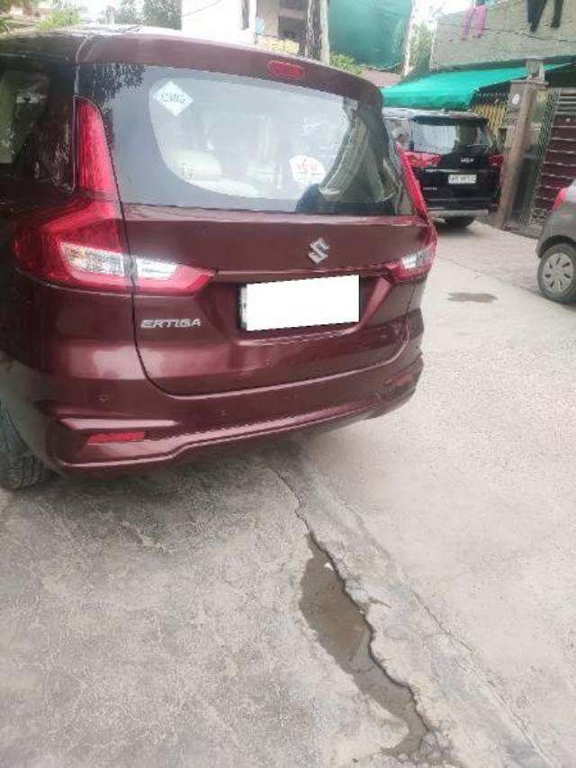 https://images10.gaadi.com/usedcar_image/4596637/original/processed_fba8cee7-91e5-4be0-9552-91b566586615.jpg?imwidth=6401