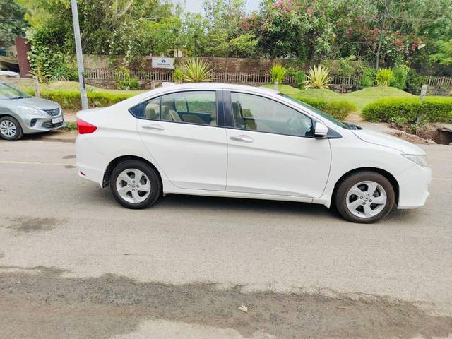 https://images10.gaadi.com/usedcar_image/4596638/original/processed_6016196f8b9a613706df235ee55a0a80.jpg?imwidth=6402