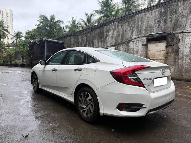 https://images10.gaadi.com/usedcar_image/4596645/original/processed_1ef1d4dc-4184-440d-8c10-cc929ac47581.jpg?imwidth=6402