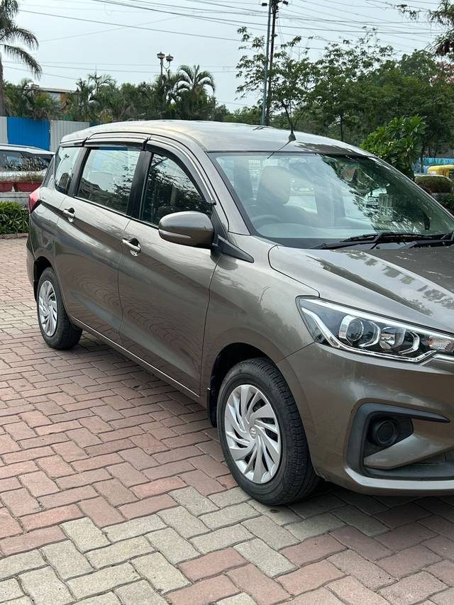 https://images10.gaadi.com/usedcar_image/4596648/original/2562111a30b8f4bcb2ed5dd86f411d34.jpeg?imwidth=6400