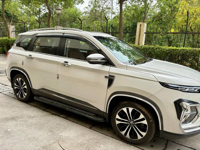 https://images10.gaadi.com/usedcar_image/4596687/original/c737895bfd5ba5c808177e56c17e7103.jpg?imwidth=6401