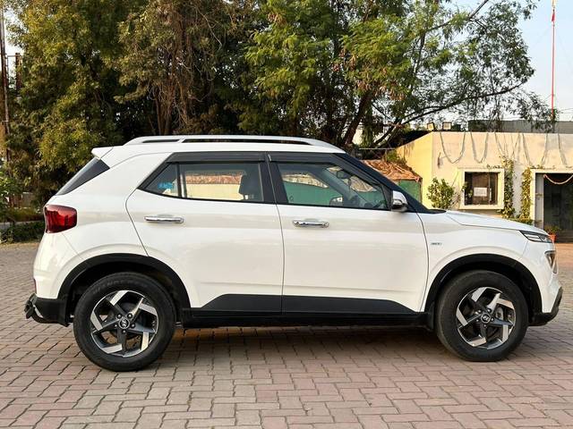 https://images10.gaadi.com/usedcar_image/4596694/original/processed_f0db4f2fb9c0bf9a30b71e2e78449b71.jpeg?imwidth=6401