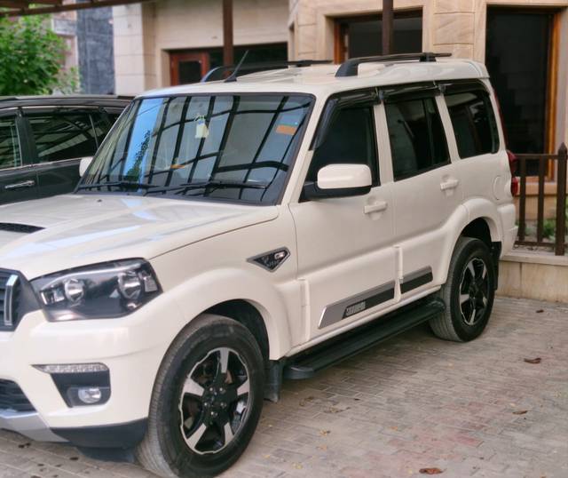 https://images10.gaadi.com/usedcar_image/4596700/original/6bb2e47063e4fcab59846678de7ff9a2.jpg?imwidth=6400